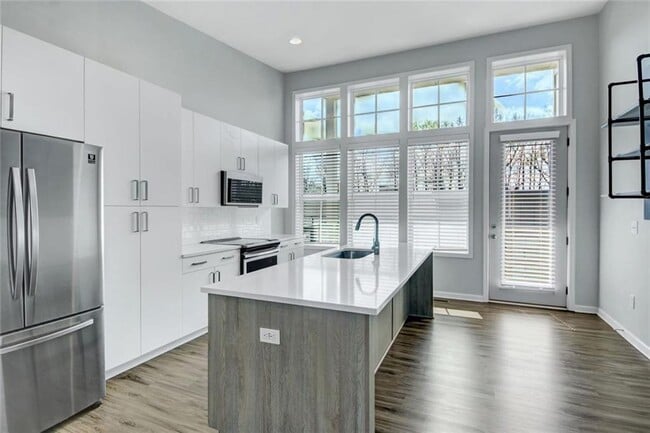 Photo - 900 Brees Ct