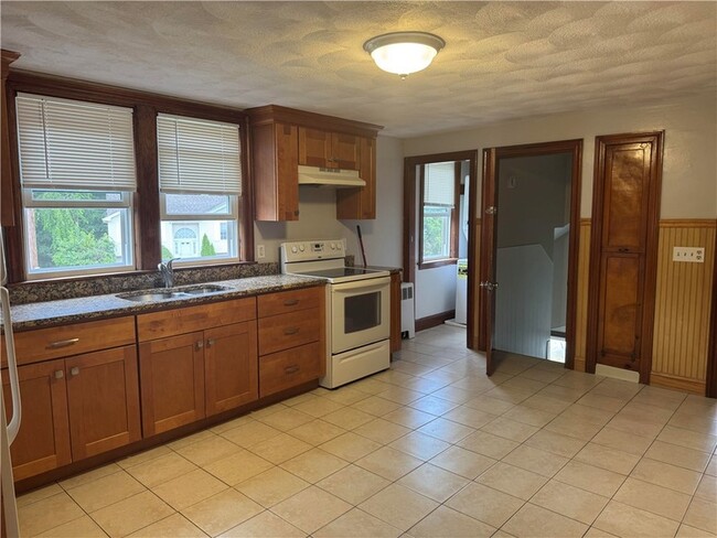 Photo - 83 Farnum Pike