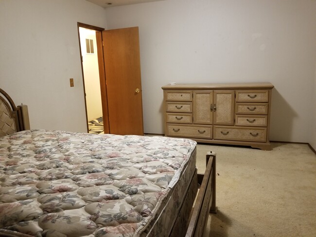 Photo - 6411 72nd Dr NE