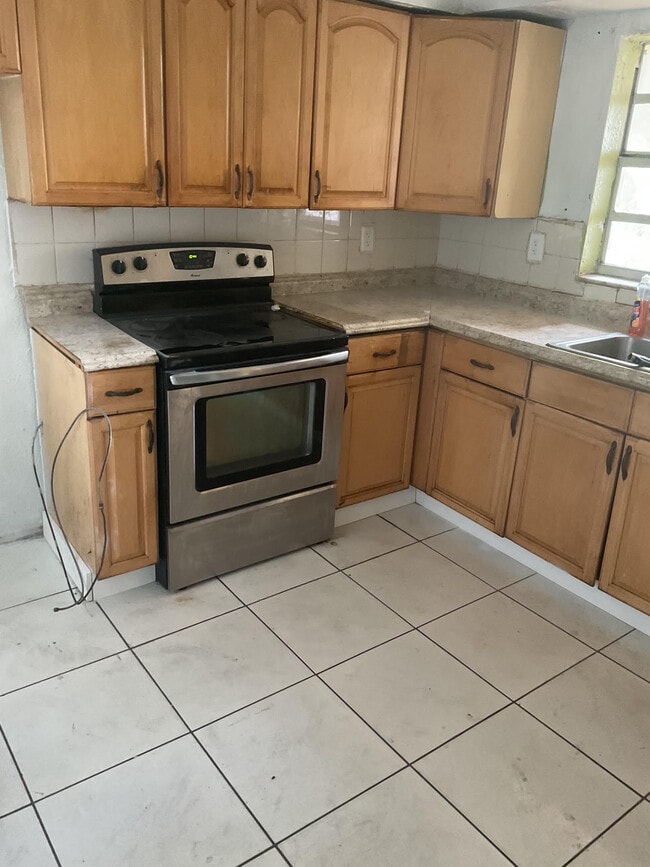 Photo - 2900 NW 10th Ct