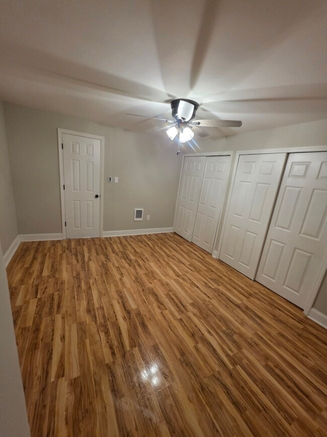 Photo - 2055 Carver St