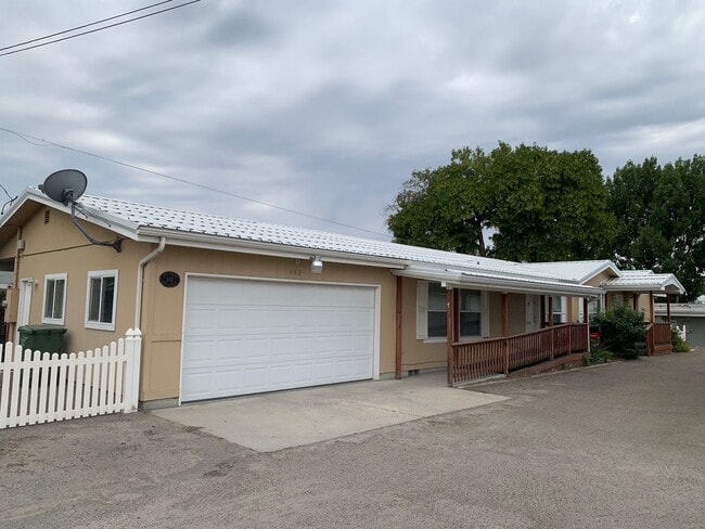 Photo - Spacious 3-Bed, 2-Bath Manufactured Home with Garage – Move-In Ready