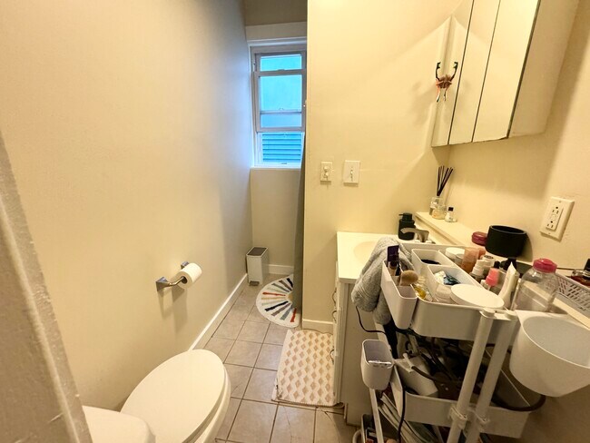 Photo - 77 Hillside St