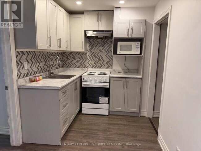 Photo - 635 Hepburn Rd