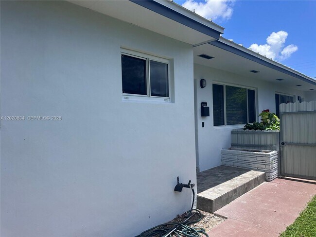 Photo - 2806 SW 35th Ave Unidad 1
