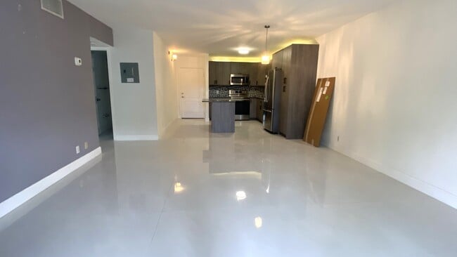 Photo - 770 SE 2nd Ave Unidad F101