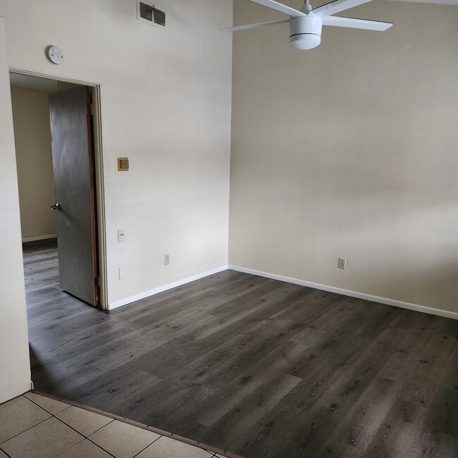 Photo - 794 W Market St Unidad #B