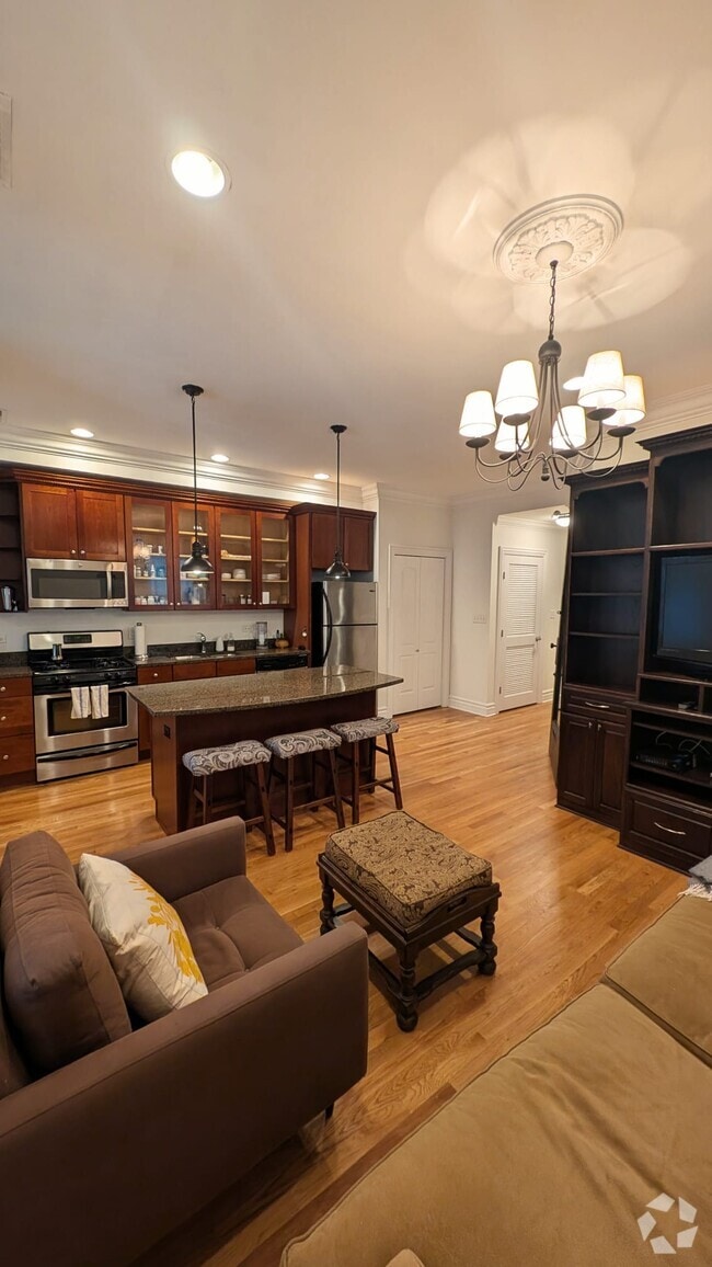 Building Photo - 1707 N Crilly Ct Unit 1E Rental
