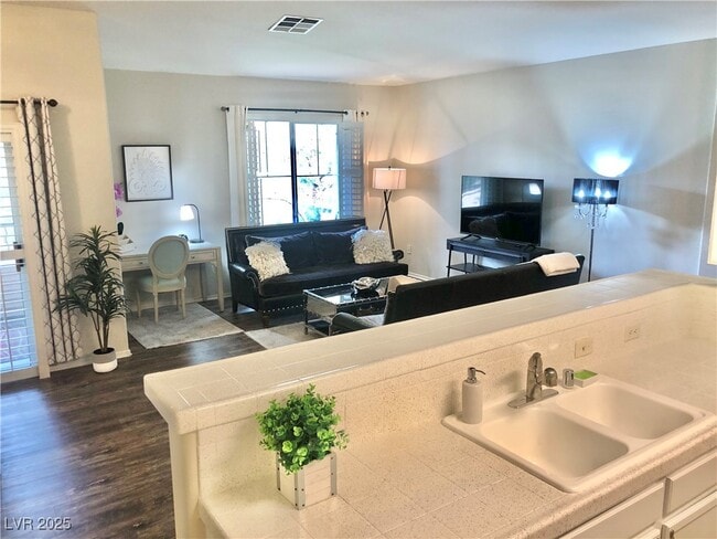 Building Photo - 1004 Duckhorn Ct Unit 201