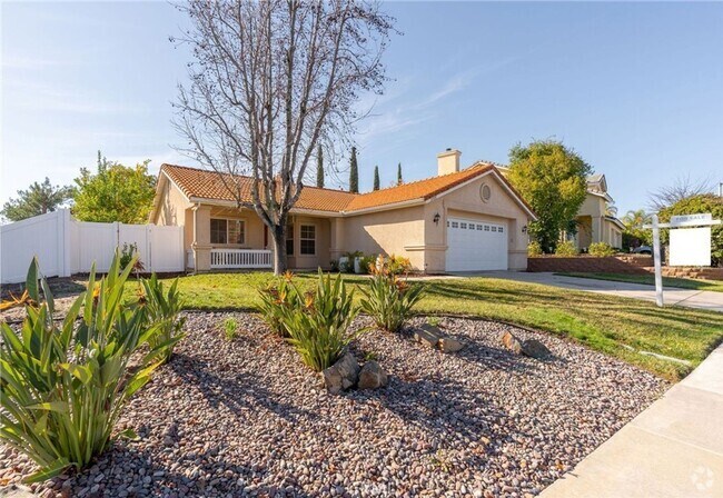 Building Photo - Single Story Home in the sought after Char...