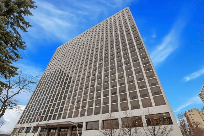 Building Photo - 4343 N Clarendon Ave Unit 911