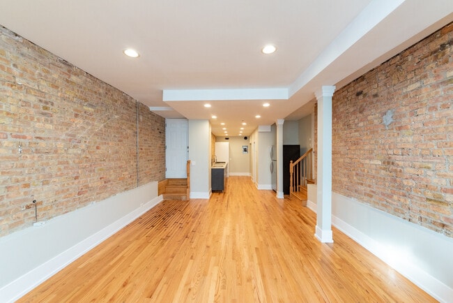 Photo - 1122 W Addison St Unidad GRD