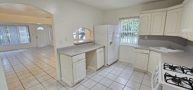 Photo - 1855 Sherman St