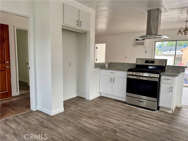 Photo - 16041 Devonshire St
