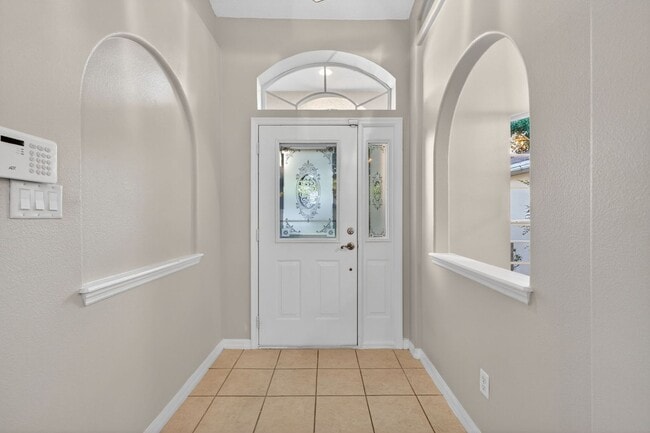 Photo - Available NOW - 3/2 Split Plan Home in Eustis with large Florida Rm!