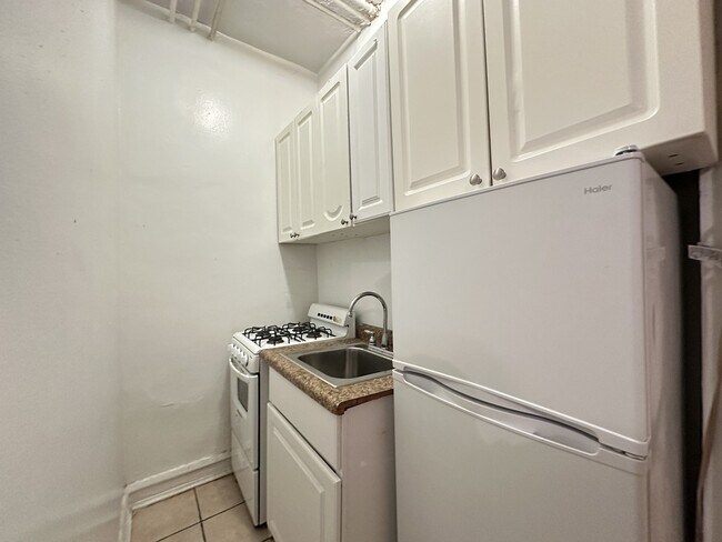 Photo - 2832 N Burling St Unidad 40