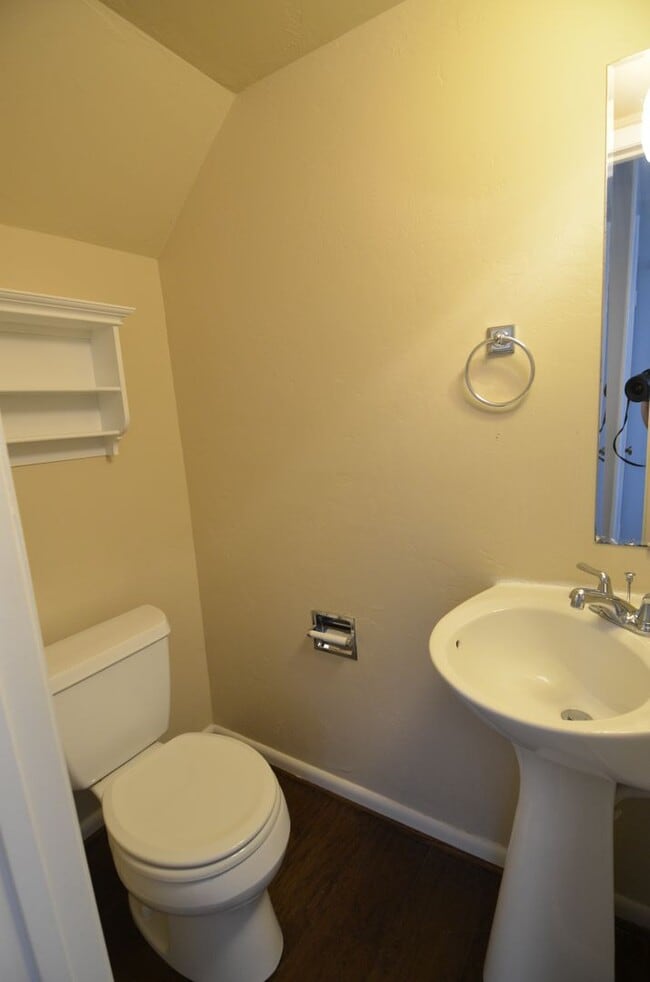 Photo - Cute, Spacious 3 BD Townhouse Near UNC and I-40!