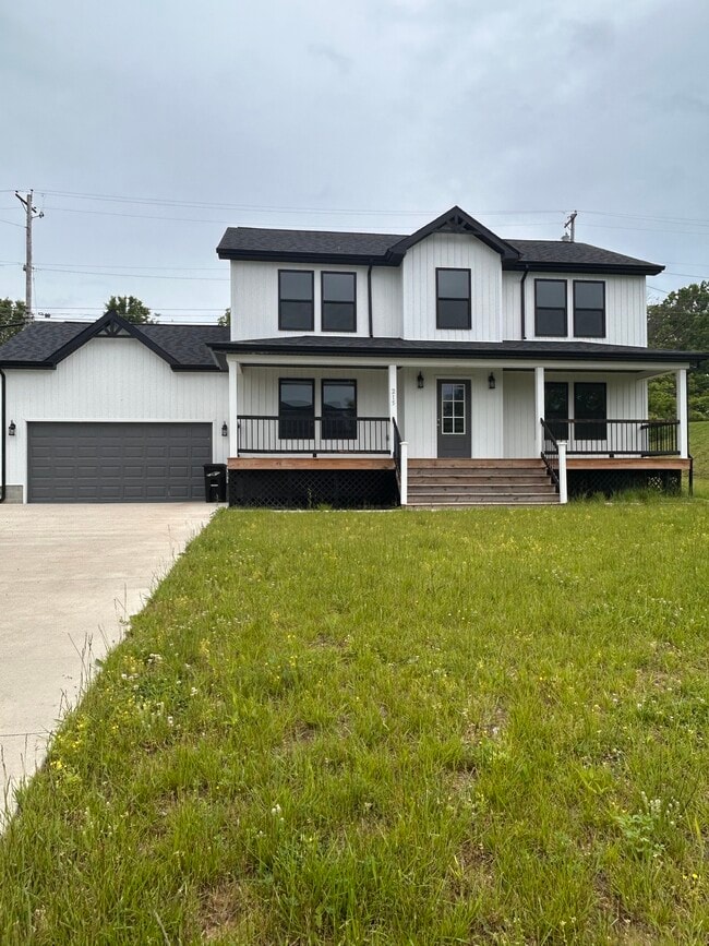 Photo - 215 Linwood Dr House
