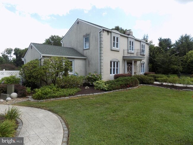 Photo - 313 Glenville Rd