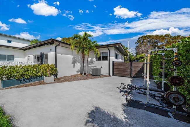 Photo - 3531 SW 1st Ave