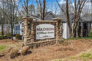708 Madison Ln S E