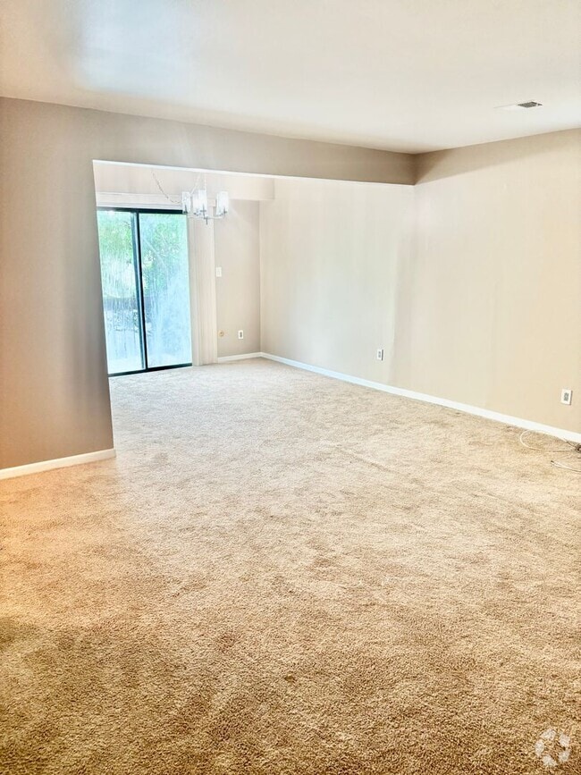 Building Photo - 1 Bedroom, 1 Bathroom Condo located in the...