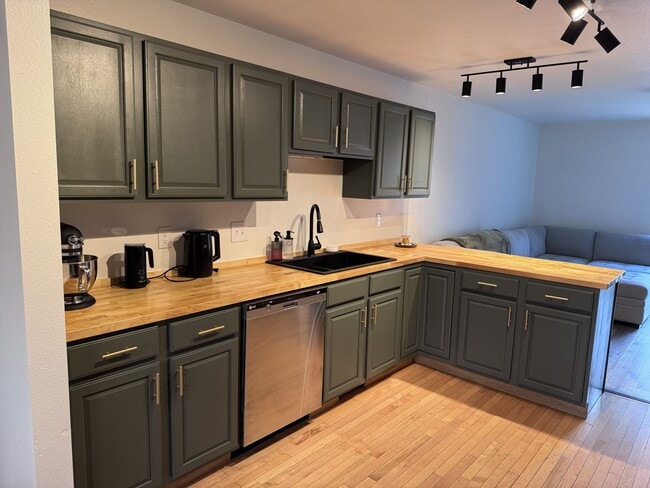 Photo - 705 Green Tree Dr