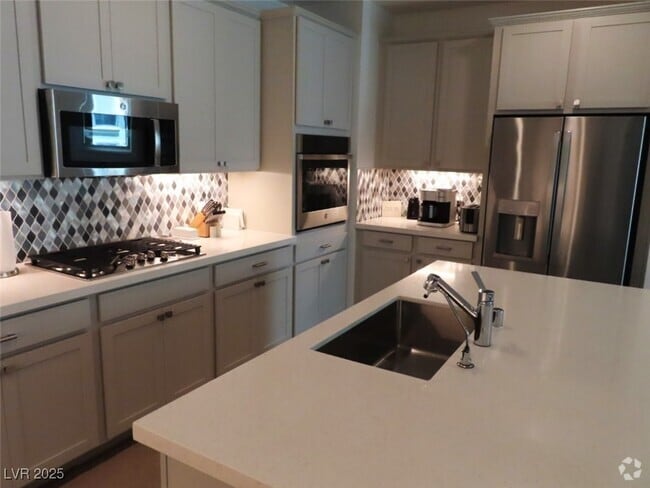 Building Photo - 2555 Hampton Rd Unit 2208 Rental