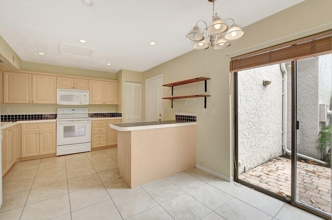Photo - 6732 Canary Palm Cir