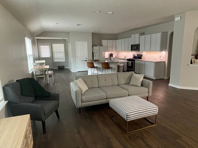 Photo - 129 Garden Emerald