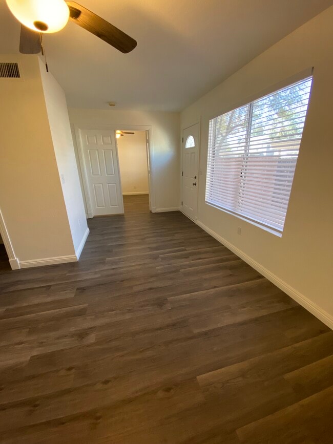 Photo - 2301 E University Dr