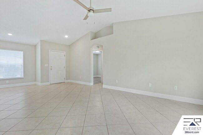 Photo - LIKE NEW 3/2/2 IN THE HEART OF PALM COAST