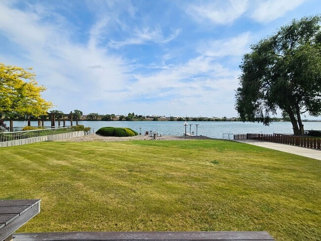 Photo - Beautiful 4 Bedroom Home on the Lake