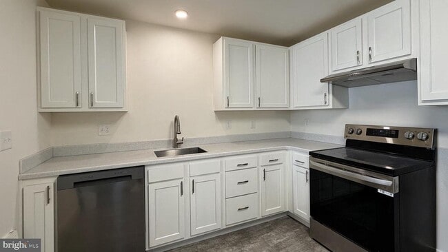 Building Photo - 139 ROOSEVELT Blvd