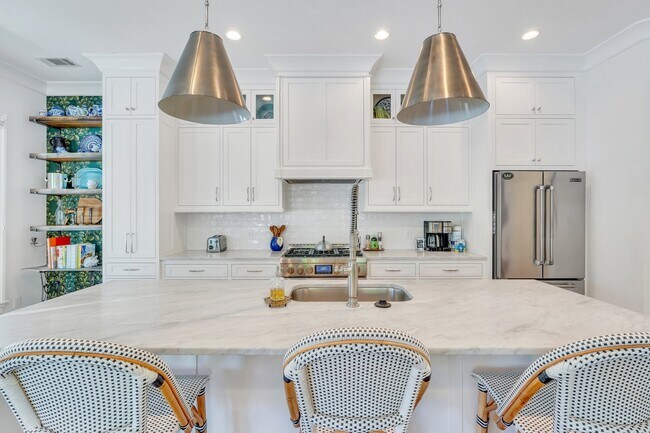 Photo - 322 E Hall St