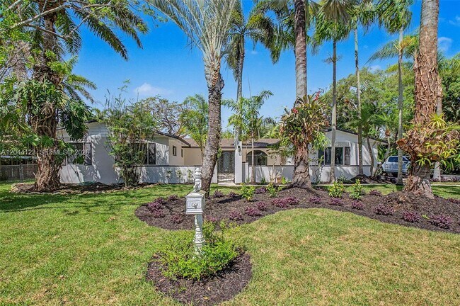 Building Photo - 17050 SW 83rd Ave