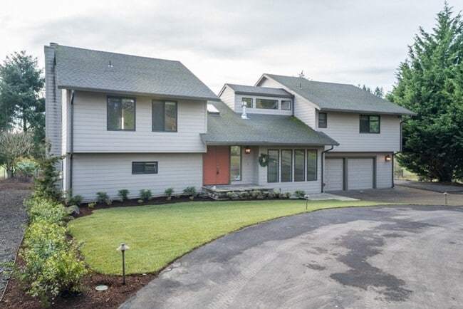 Photo - Escape to the Country, Spacious Contemporary in Wilsonville with Shop