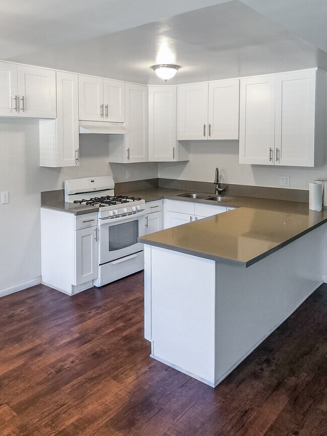 Photo - Monrovia Apts