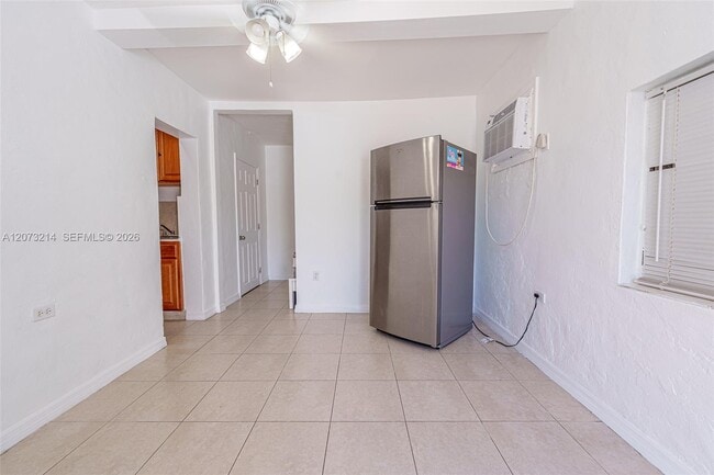 Building Photo - 528 SW 21st Ave Unit A