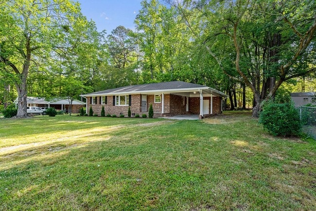 Photo - AVAILABLE NOW!! 4 bedroom Brick Ranch Style Home