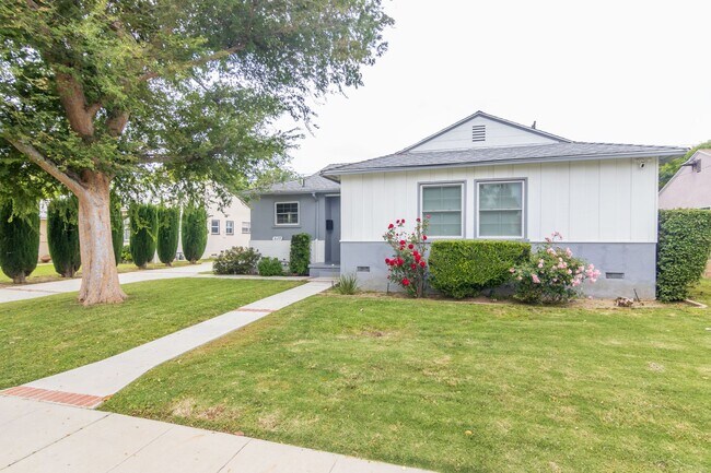 Building Photo - Charming single story home in heart of Reseda