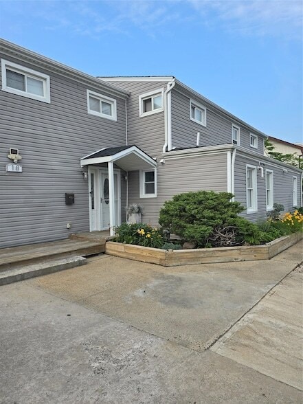 Building Photo - 18 Julian Pl Unit Main Rental
