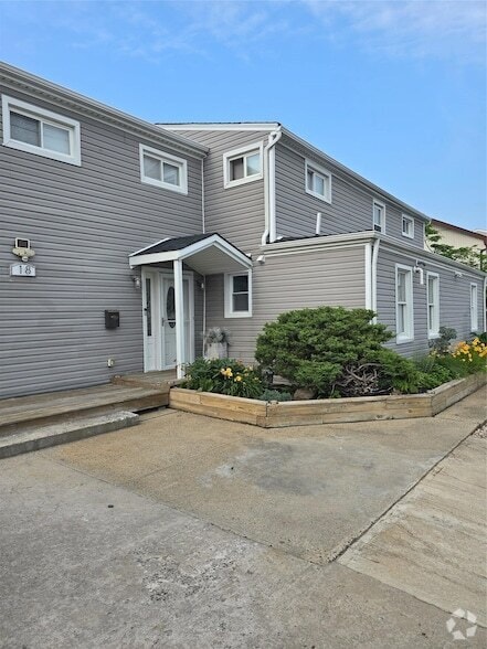 Building Photo - 18 Julian Pl Unit Main Rental
