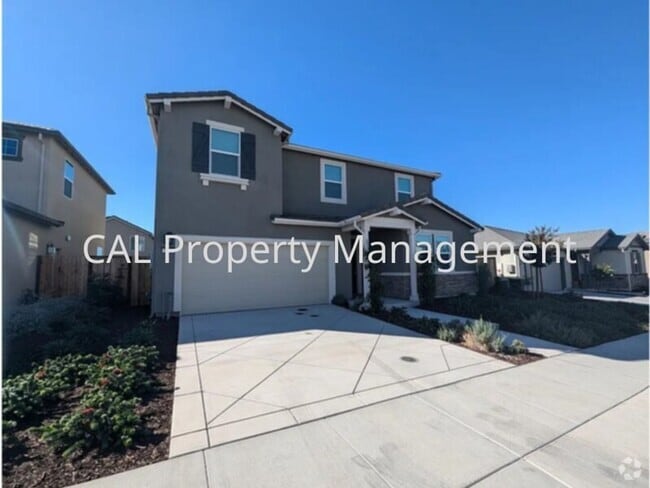 Building Photo - Beautiful 5 Bedroom Home in Hollister
