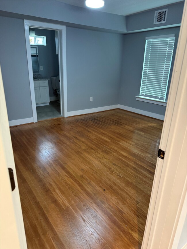 Photo - 515 Caplin St