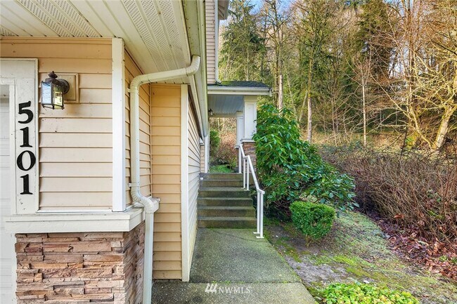 Photo - 3Bd/2.5Ba Bellevue Townhouse