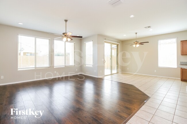 Photo - 925 W Danish Red Trail