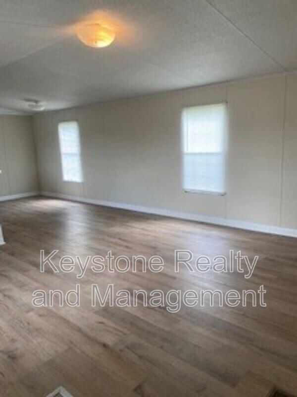 141 Mace Ln