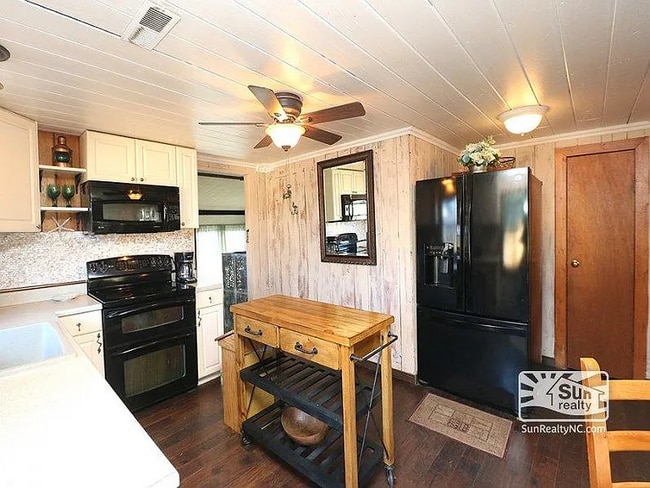 Photo - 115 W Mobile Rd