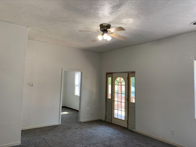 200 W 7th St
